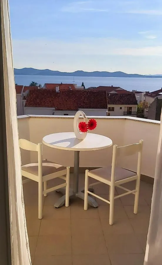 The Florens Residence Near The Beach With The Pool, Bbq And Kids Playground, Zadar Diklo Apartment