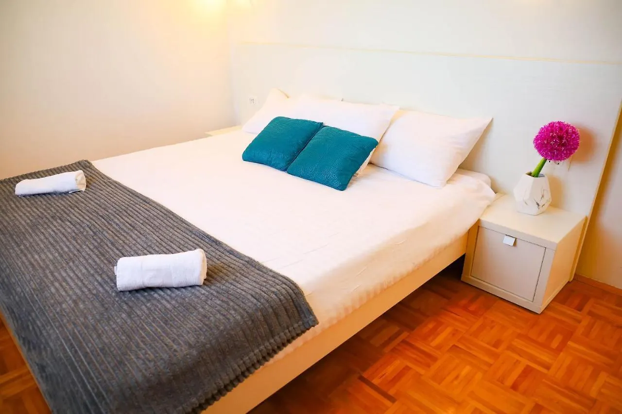 Apartament The Florens Residence Near The Beach With The Pool, Bbq And Kids Playground, Zadar Diklo