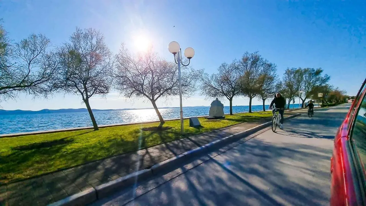 The Florens Residence Near The Beach With The Pool, Bbq And Kids Playground, Zadar Diklo Apartment