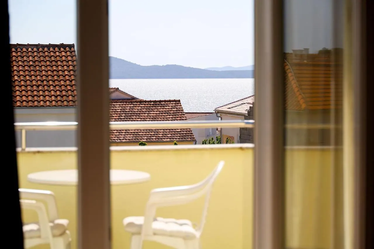 The Florens Residence Near The Beach With The Pool, Bbq And Kids Playground, Zadar Diklo Croatia
