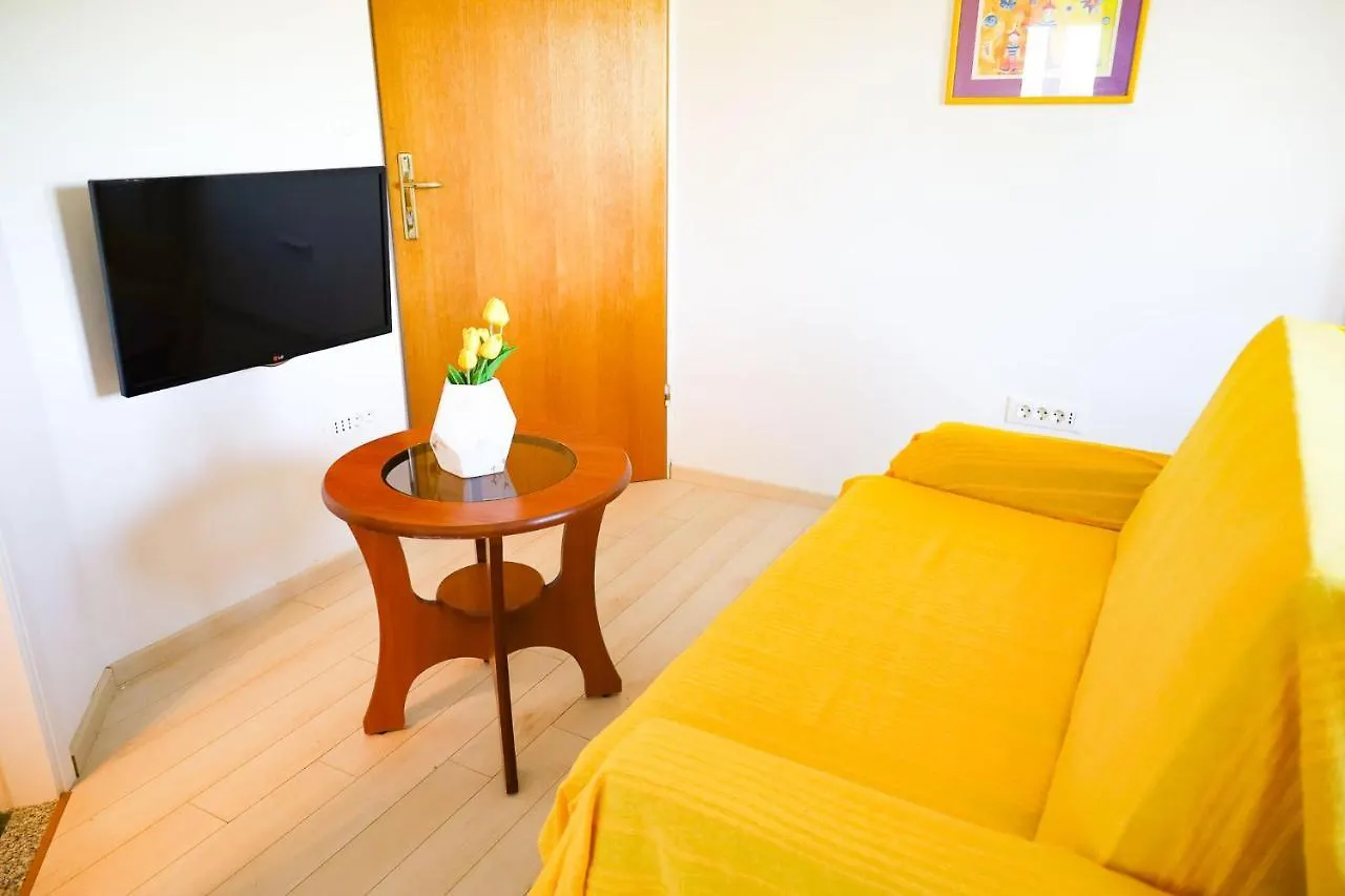 The Florens Residence Near The Beach With The Pool, Bbq And Kids Playground, Zadar Diklo Apartament