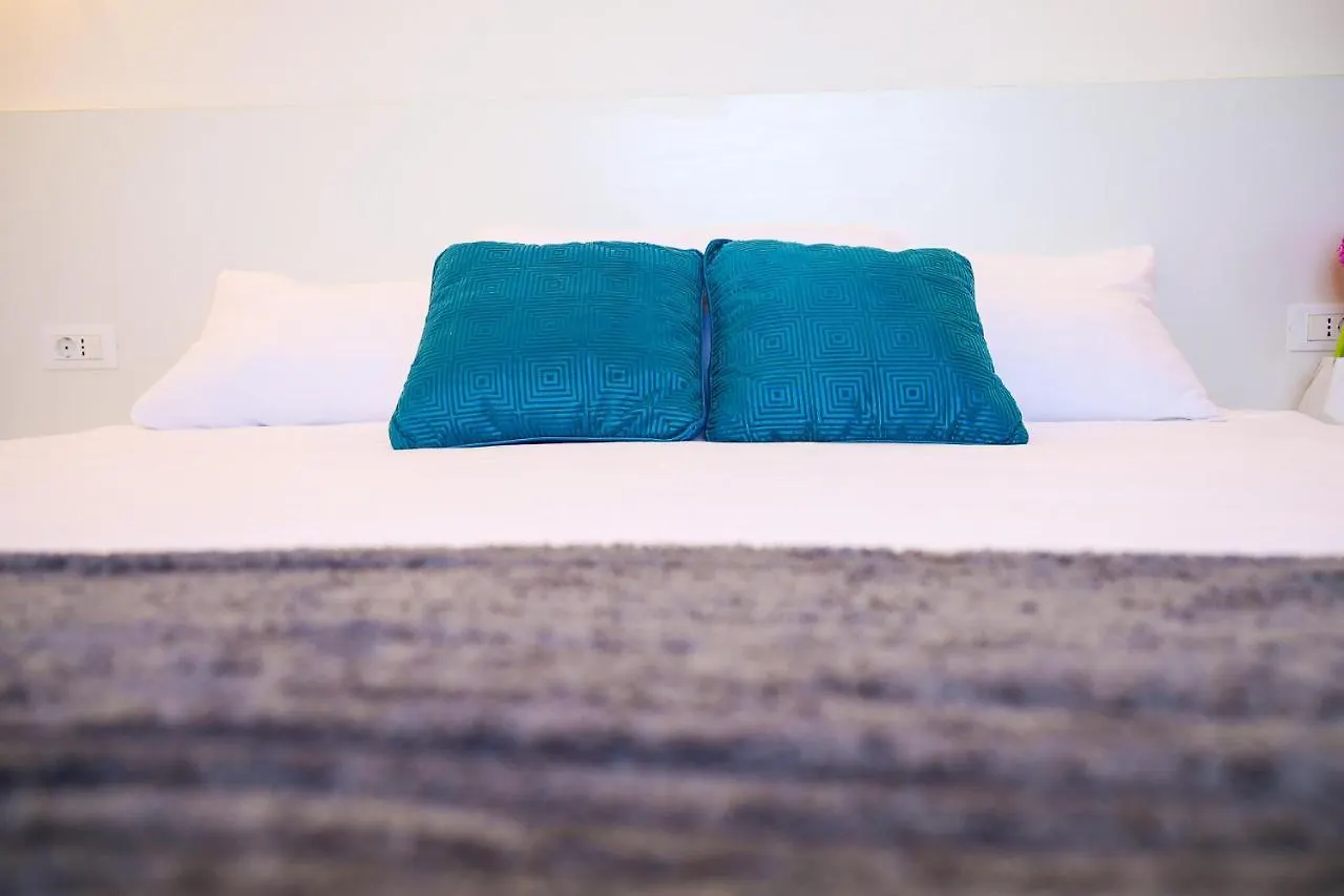 Zadar, The Florens Residence - Apartments Near The Beach With The New Pool & Garden, Bbq And Kids Playground Kroatië