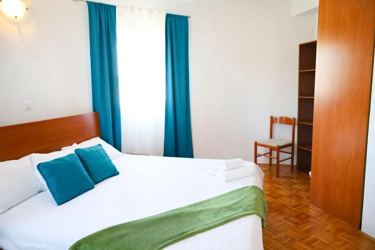 The Florens Residence Near The Beach With The Pool, Bbq And Kids Playground, Zadar Diklo 0*,