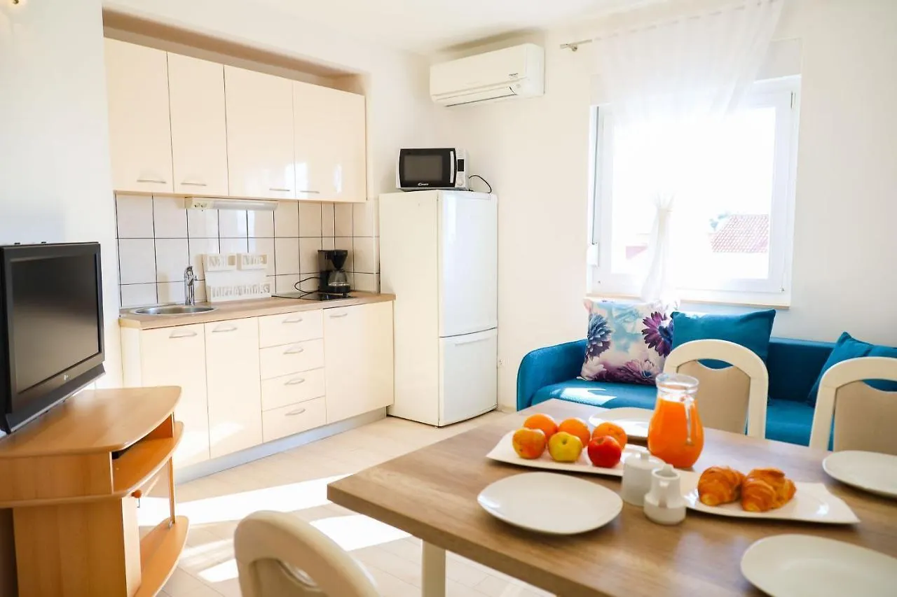 Apartament The Florens Residence Near The Beach With The Pool, Bbq And Kids Playground, Zadar Diklo Chorwacja
