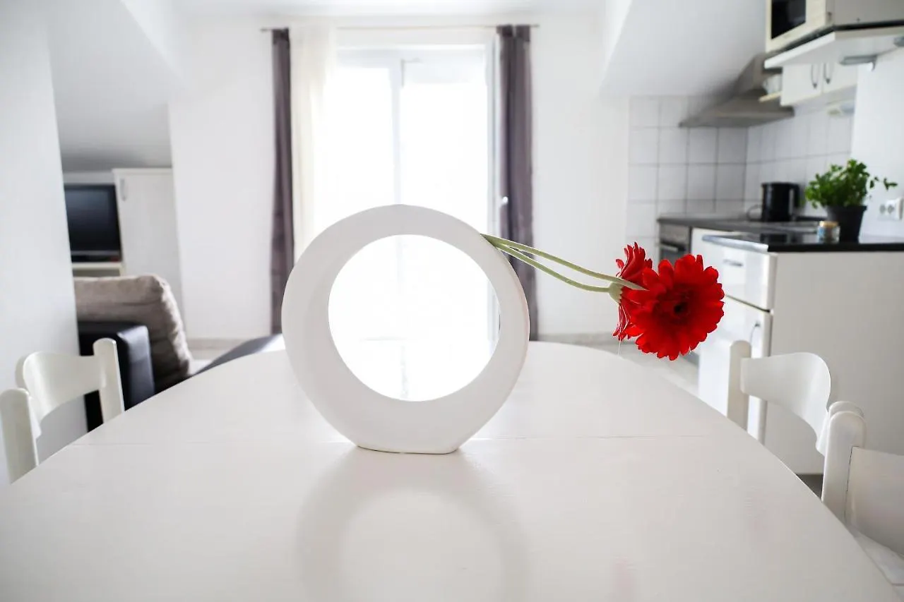 Zadar, The Florens Residence - Apartments Near The Beach With The New Pool & Garden, Bbq And Kids Playground 0*, Zadar Kroatië
