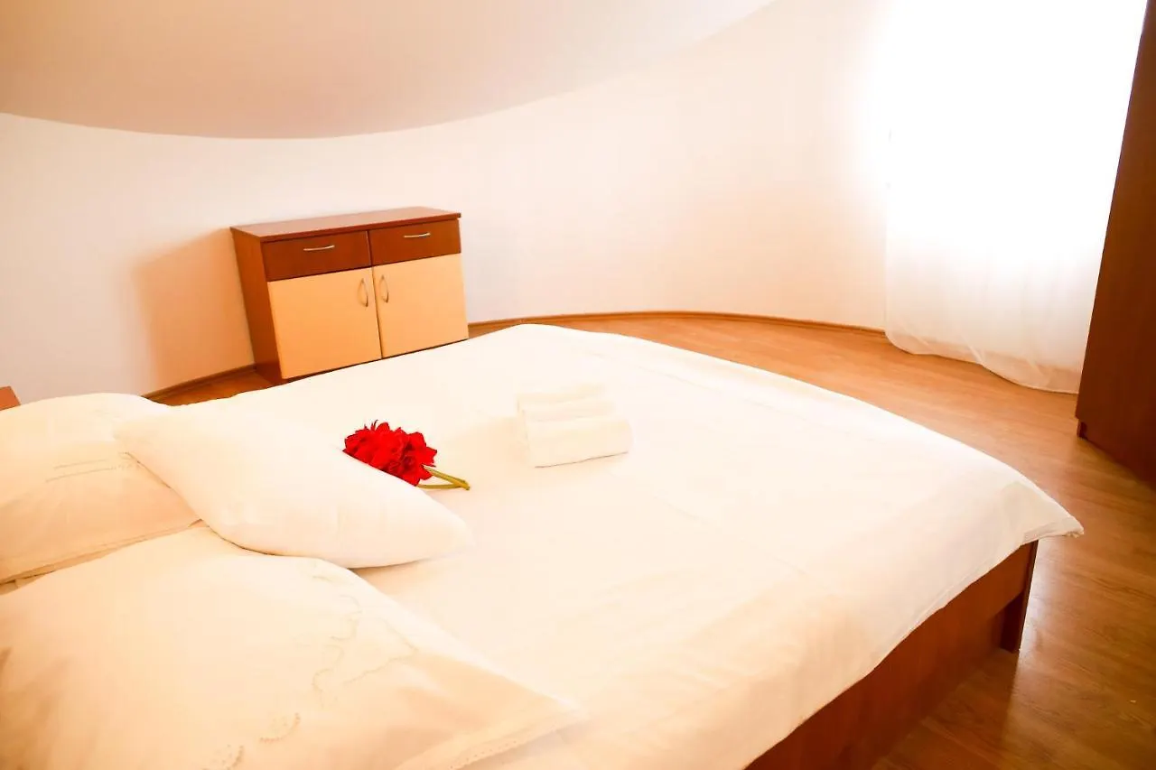 Zadar, The Florens Residence - Apartments Near The Beach With The New Pool & Garden, Bbq And Kids Playground Kroatië