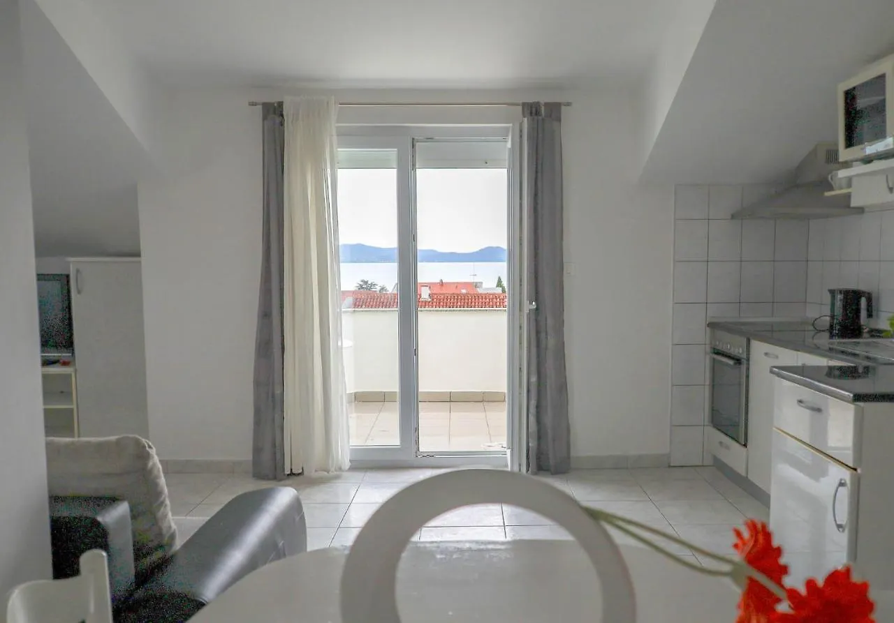 The Florens Residence Near The Beach With The Pool, Bbq And Kids Playground, Zadar Diklo Apartament