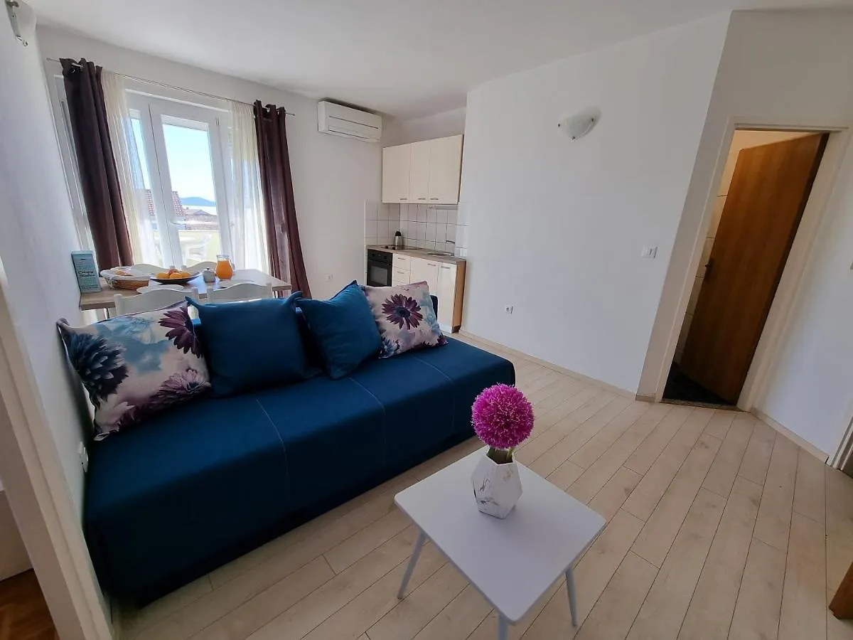 The Florens Residence Near The Beach With The Pool, Bbq And Kids Playground, Zadar Diklo Chorwacja
