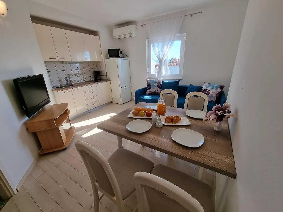 The Florens Residence Near The Beach With The Pool, Bbq And Kids Playground, Zadar Diklo Croatia