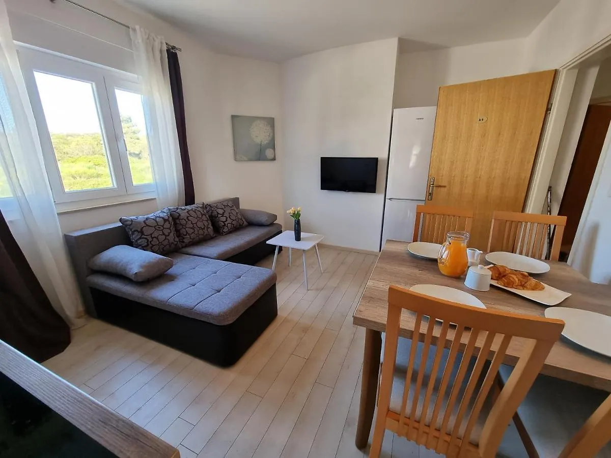 Apartament The Florens Residence Near The Beach With The Pool, Bbq And Kids Playground, Zadar Diklo