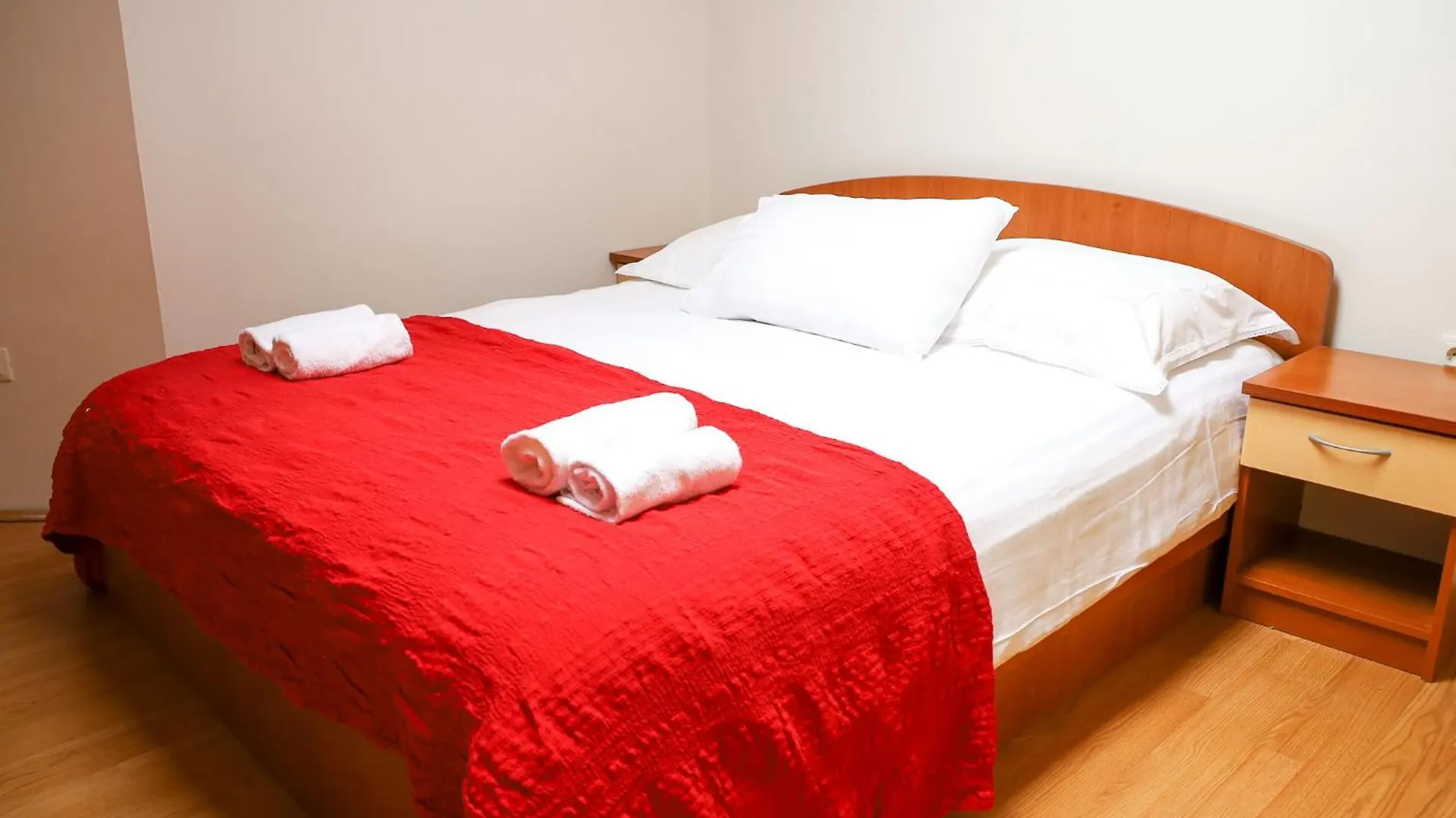 The Florens Residence Near The Beach With The Pool, Bbq And Kids Playground, Zadar Diklo
