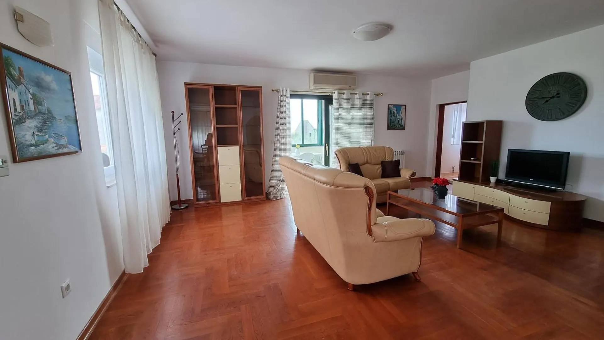 The Florens Residence Near The Beach With The Pool, Bbq And Kids Playground, Zadar Diklo Apartment