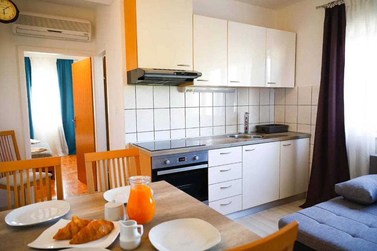 The Florens Residence Near The Beach With The Pool, Bbq And Kids Playground, Zadar Diklo 0*,