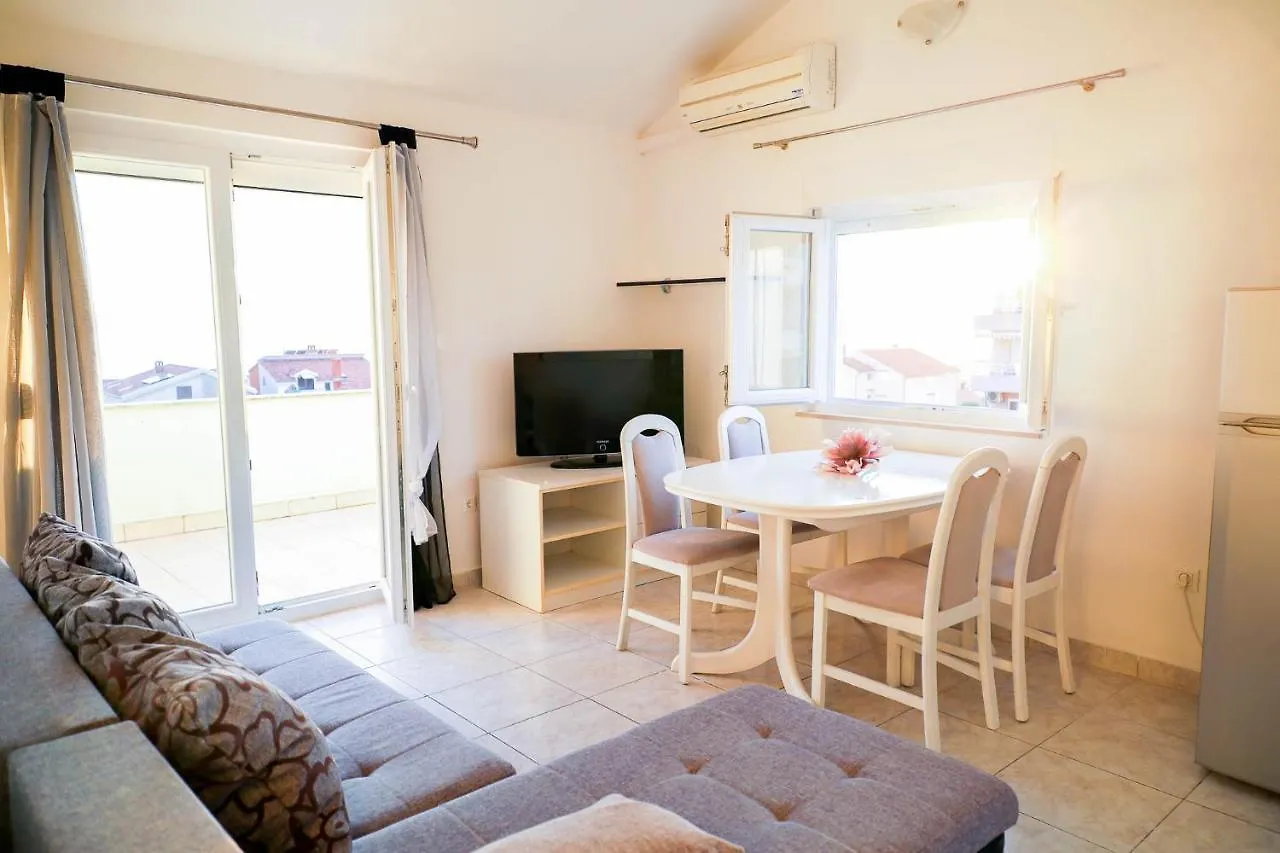 The Florens Residence Near The Beach With The Pool, Bbq And Kids Playground, Zadar Diklo Croatia